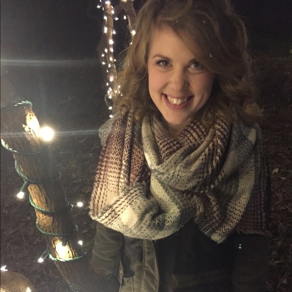 Meet your Posher, Jessica - Picture 3 of 6